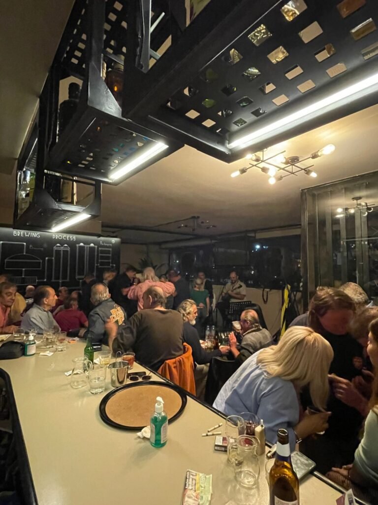 Μπαρ του μεζεδοπωλείου Ζυγός στο Αίγιο
