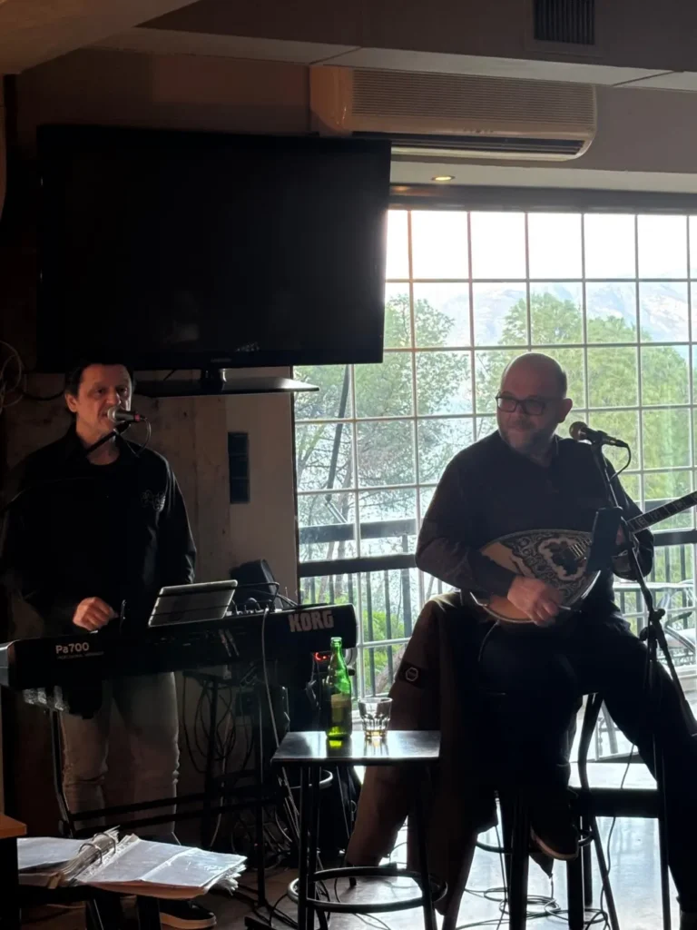 Live music with guitar and bouzouki at Zygos in Aigio